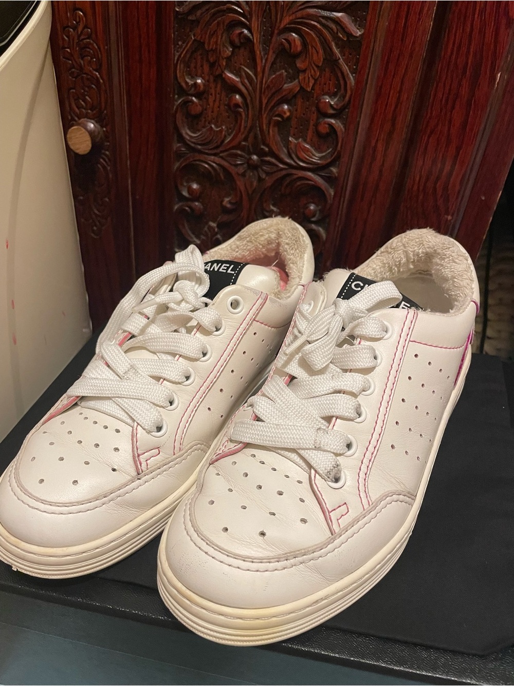 CHANEL White Leather Sneakers with Pink Accents
